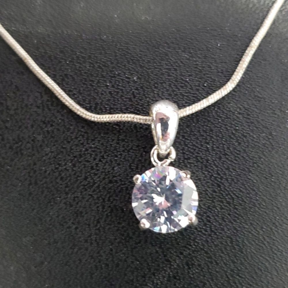 **Final Sale** Avon SH silver tone solitaire CZ necklace 17-20"